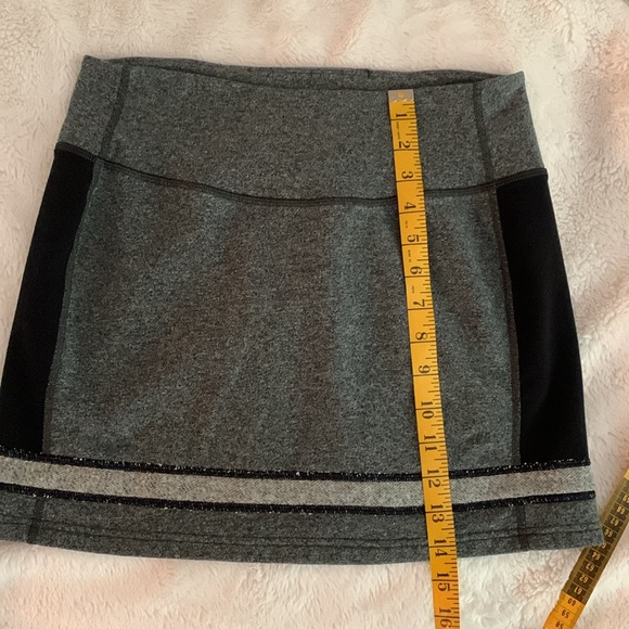 Lululemon gray and black skirt, 6 - Picture 3 of 7